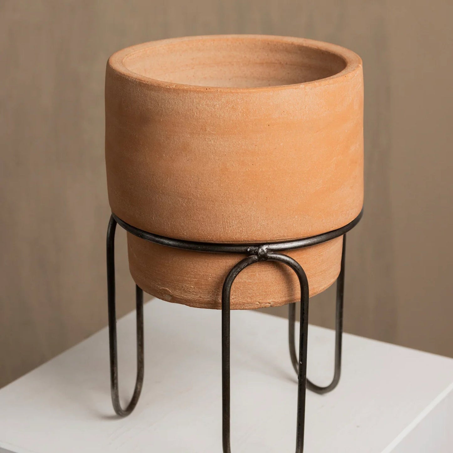 Jaro Medium Terracotta Planter – Handcrafted Artisan Pot Decor