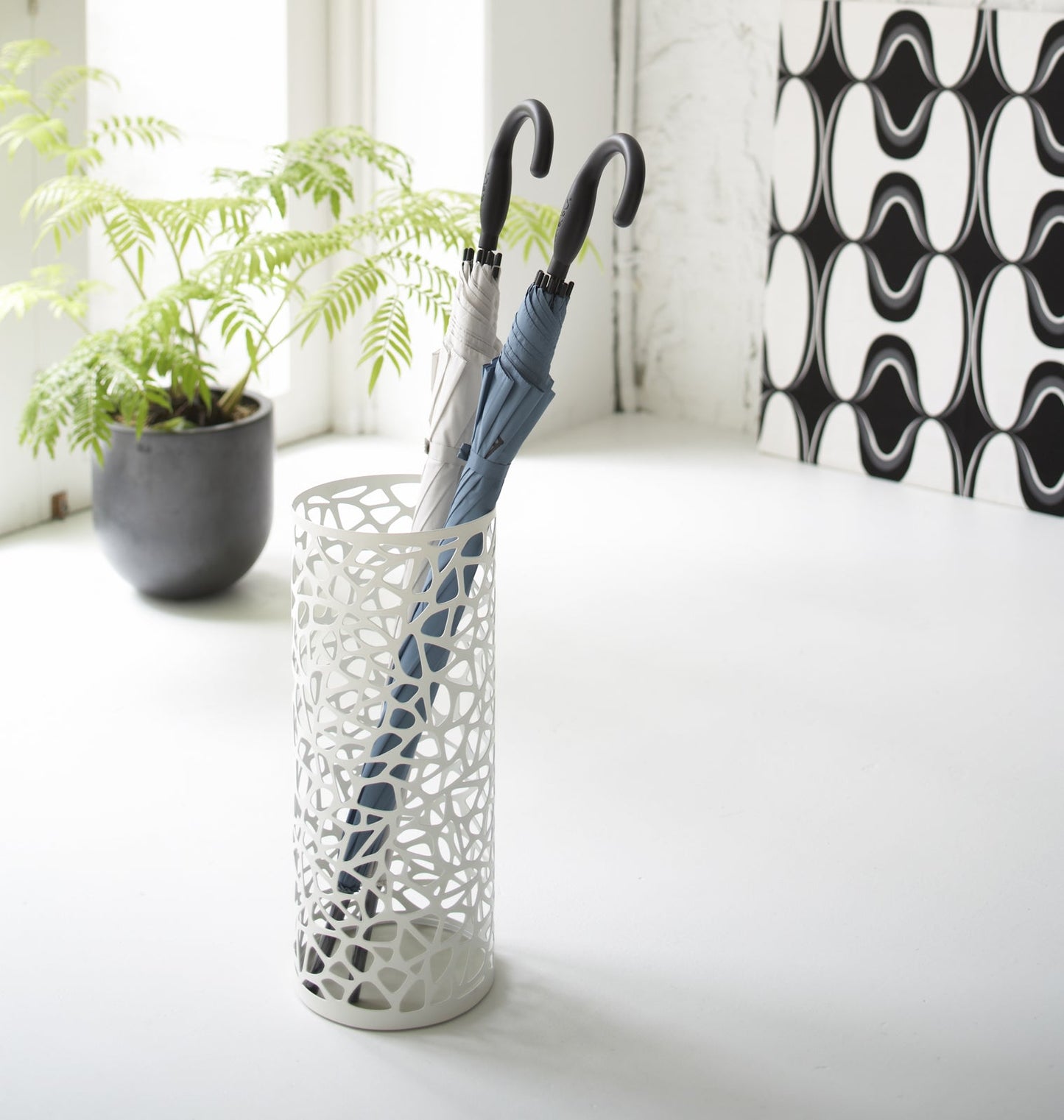 Round Powder-Coated Steel Umbrella Stand — White/Black