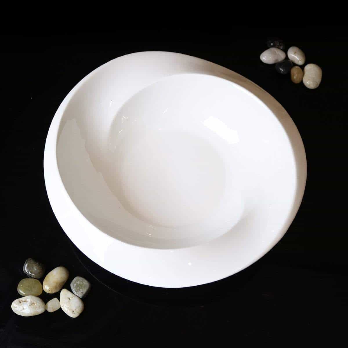 Round Porcelain Salad Bowl with Elegant Swirl Design